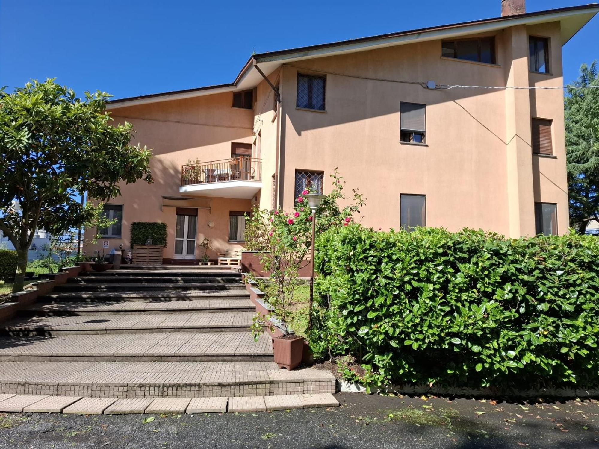 King'S House Apartment Roletto Exterior photo