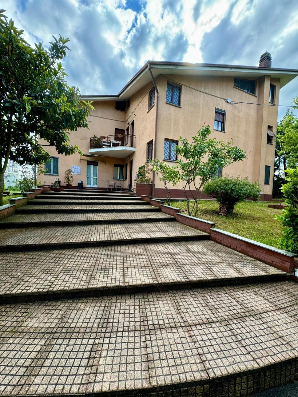 King'S House Apartment Roletto Exterior photo
